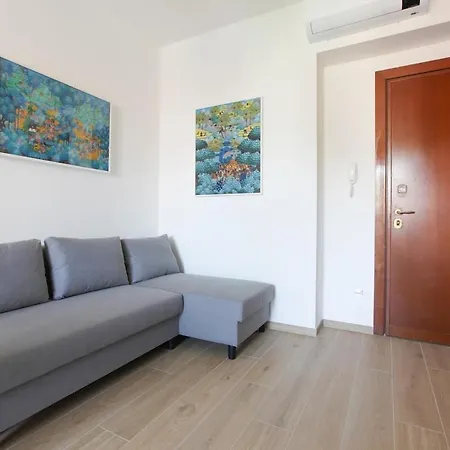 Apartment Elegante A 300 M Dalla Metro Zara *