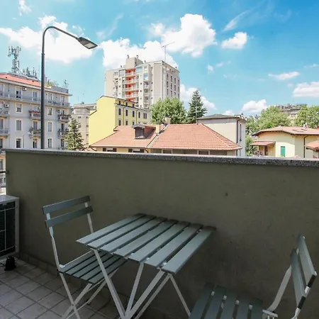 Apartment Elegante A 300 M Dalla Metro Zara Milan